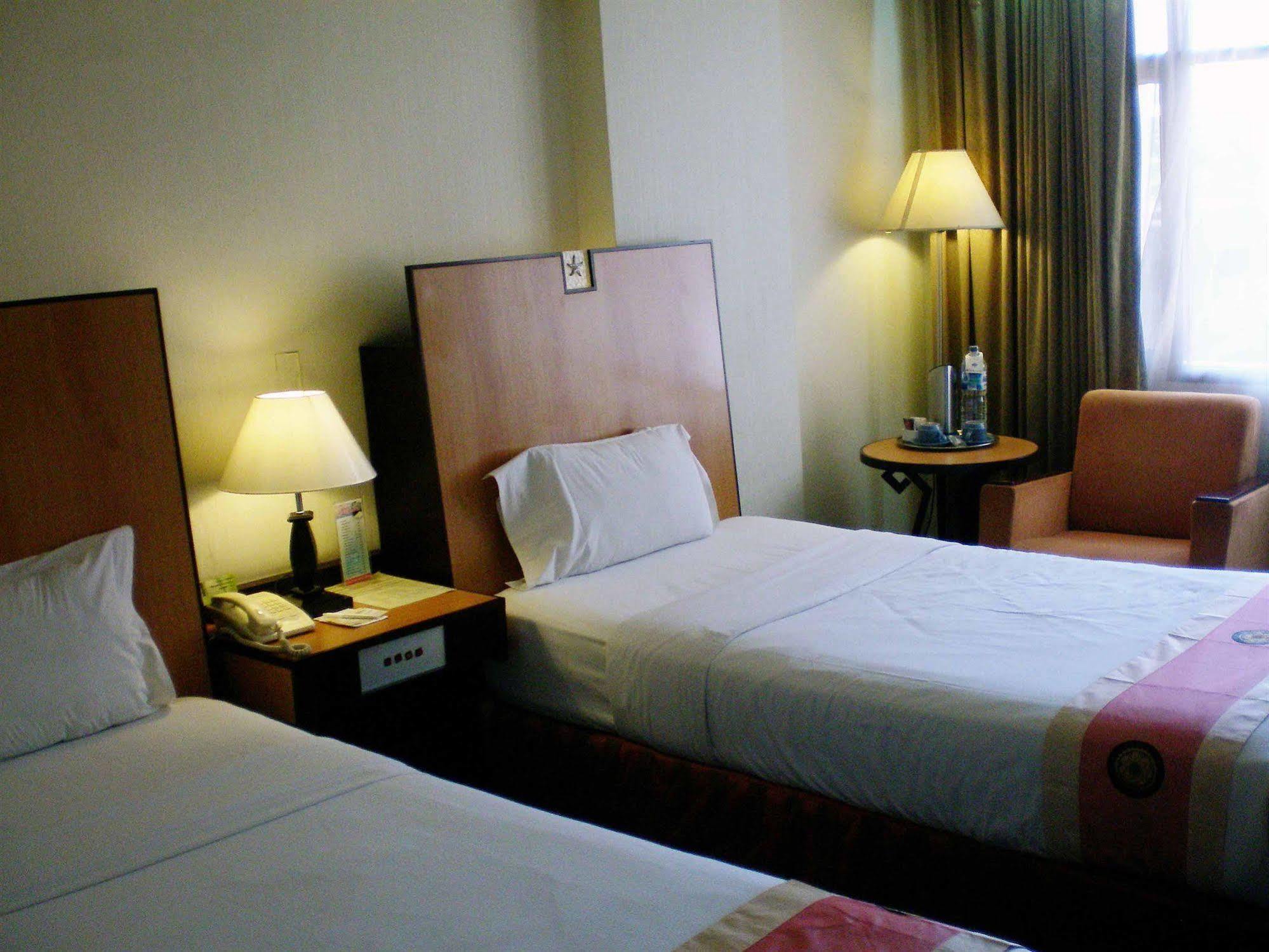 Metro Park View Hotel Kota Lama Semarang Extérieur photo