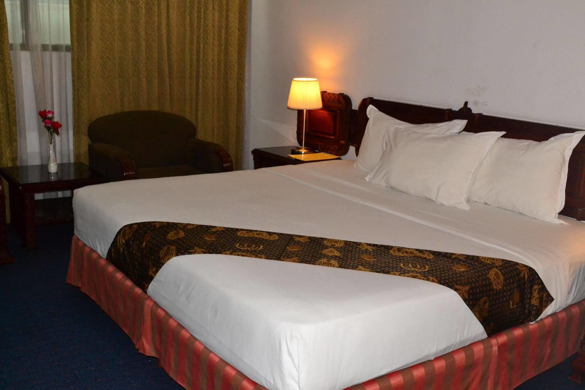 Metro Park View Hotel Kota Lama Semarang Extérieur photo